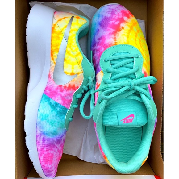 nike tanjun print tie dye